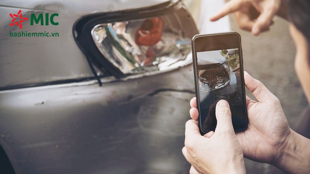 mua bao hiem than vo o to mic