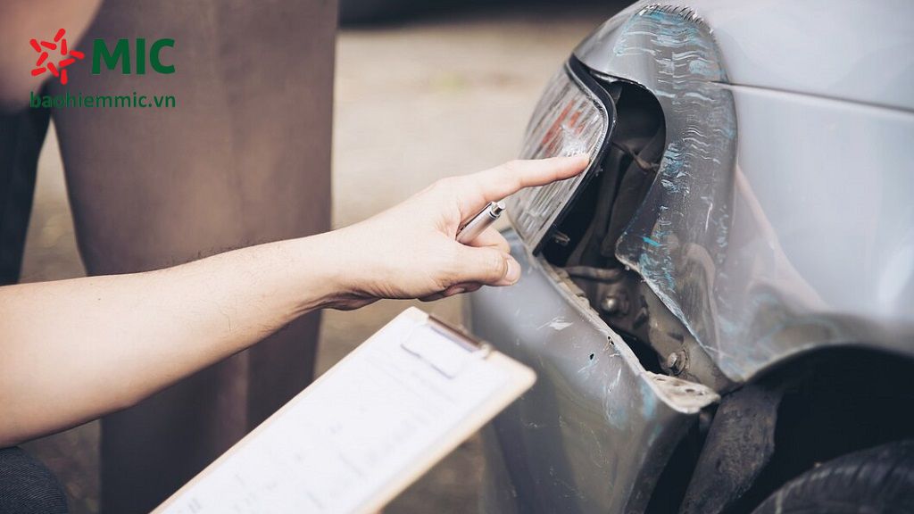 mua bao hiem than vo o to